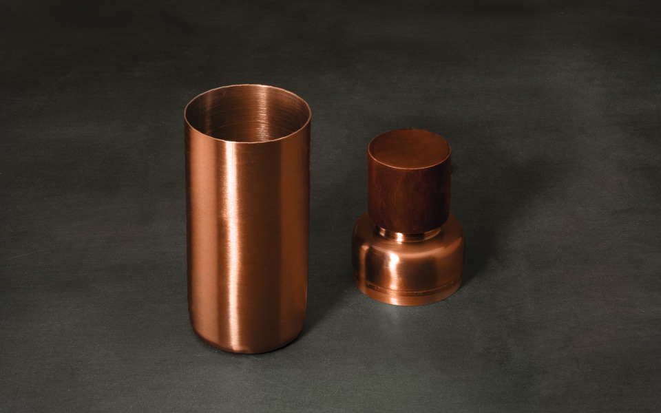 Copper table d&eacute;cor for your party season