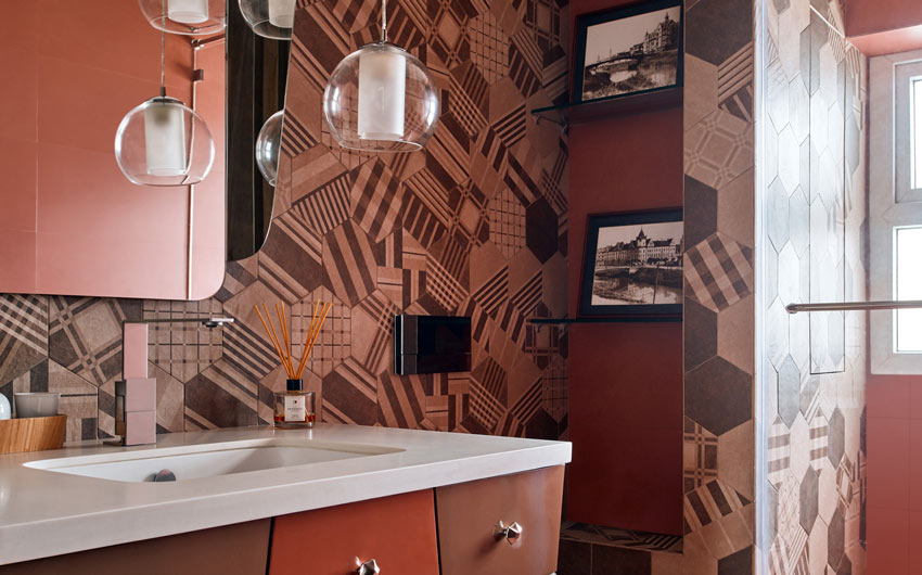 Patterned titles retro bathroom interior design - Beautiful Homes