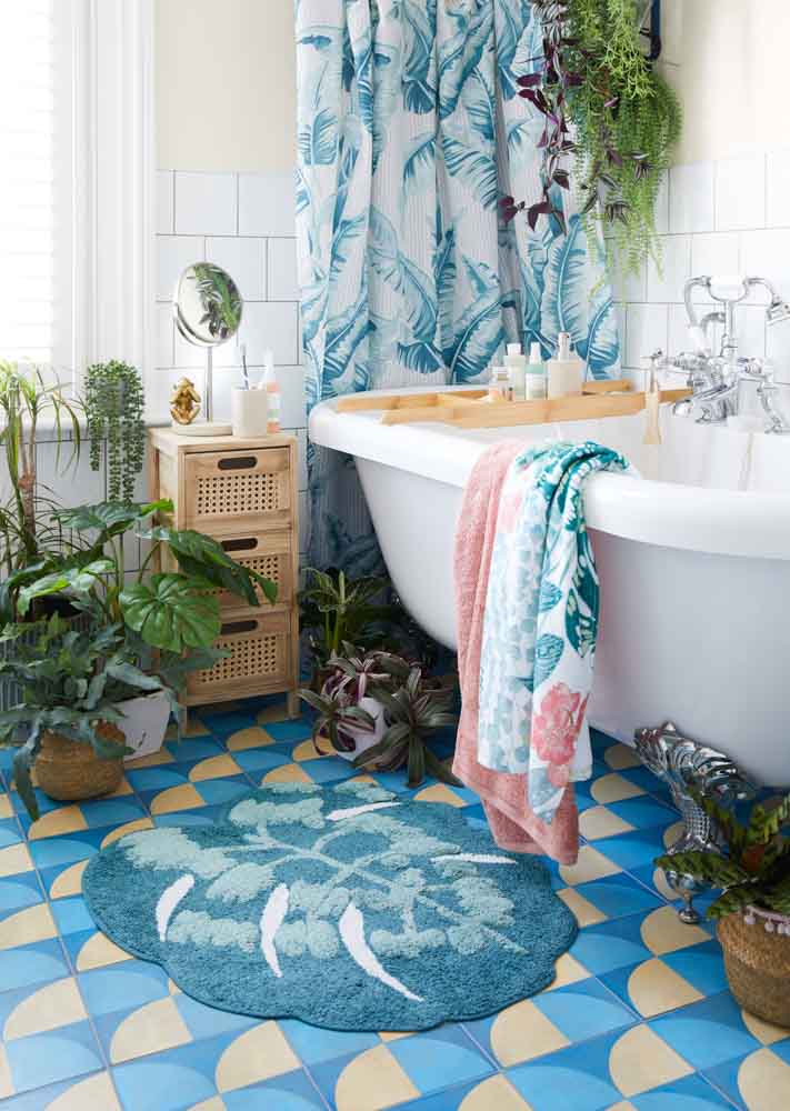 Bathroom Tile Designs Photos / 1 / Find professional tips on designing for small spaces and picking tile colors.