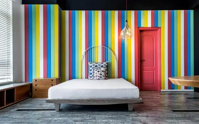 Bedroom with colourful striped wall paint design &amp; simple furniture for bedroom d&eacute;cor - Beautiful Homes 