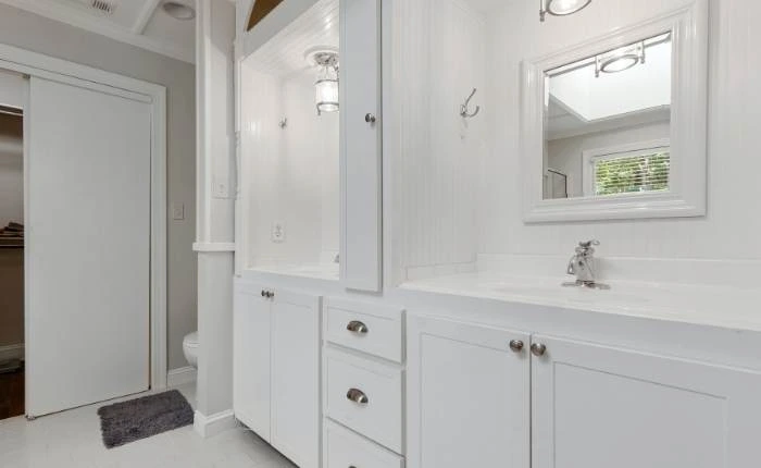 White modular wardrobe to help you organize better - Beautiful Homes