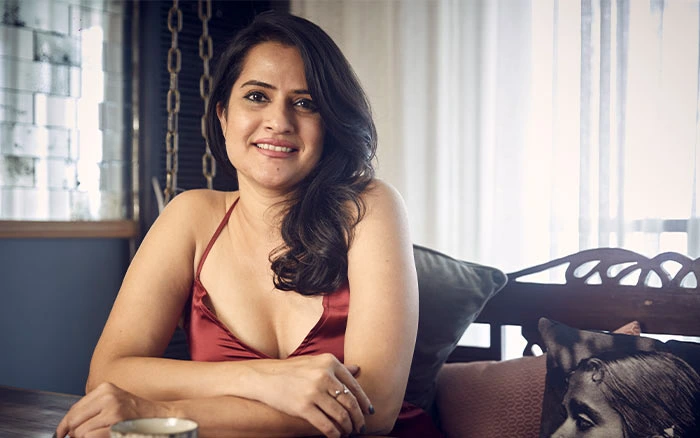 Singer-songwriter Sona Mohapatra In Her Dining Room - Beautiful Homes
