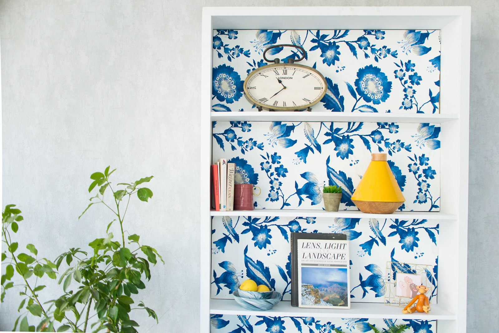 DIY wallpaper ideas for shelves in white and blue colour - Beautiful Homes