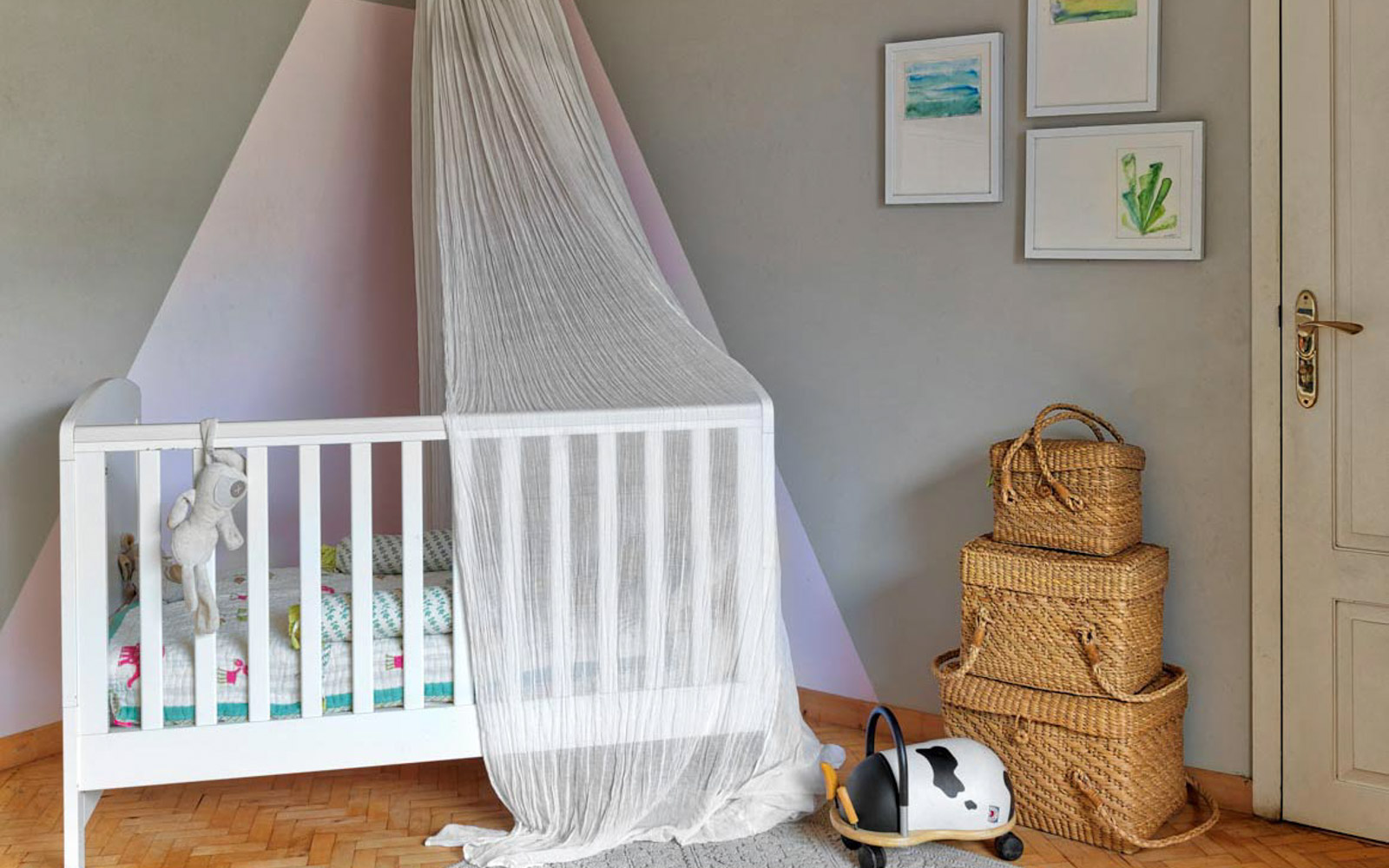 Nursery with white crib and little d&eacute;cor