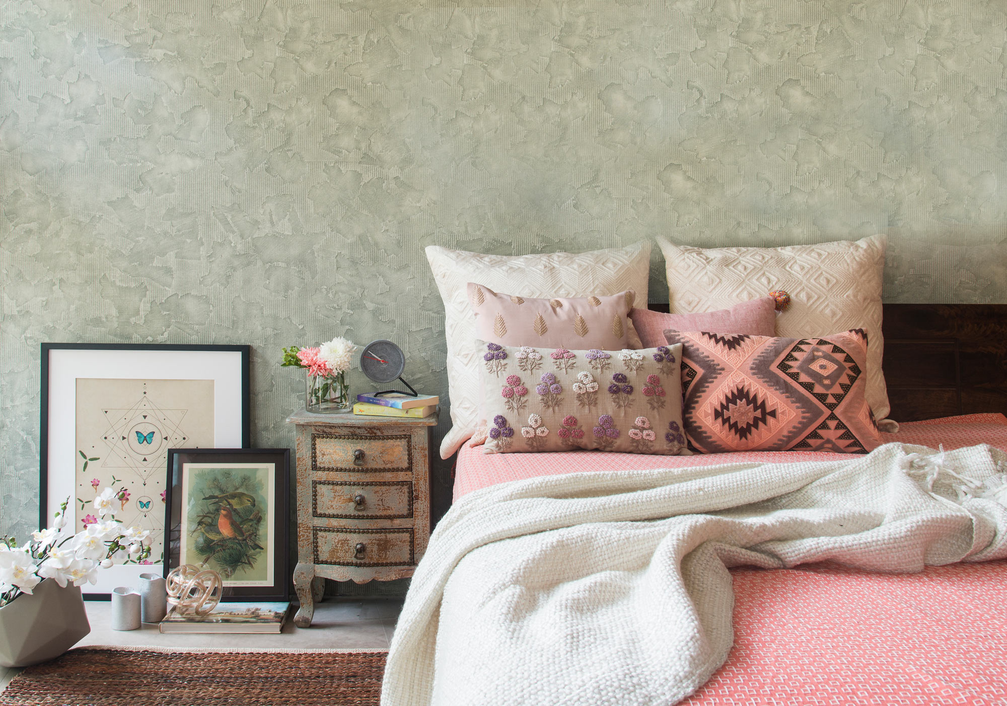 Romantic Corner Design Ideas With Blush Pinks, Soft Lavender & Vintage Accents - Beautiful Homes